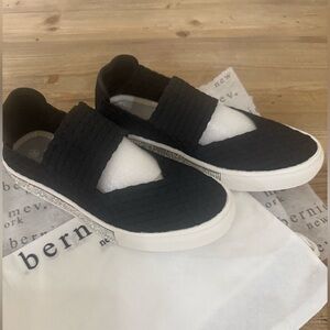 bernie mev. Sydney Spark Slip-Ons, size 7.5 (EU 38), Black, New In Box
